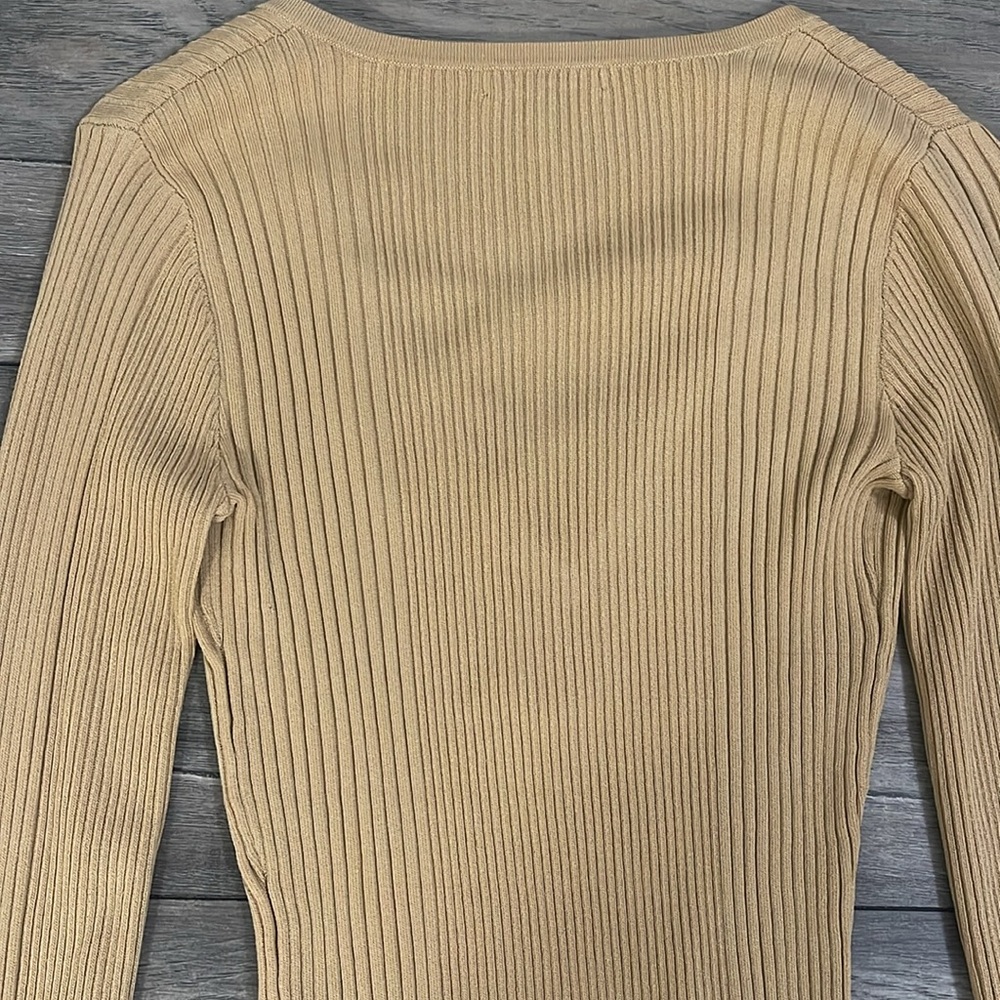 Rag & bone women top
Brand new
Never worn 
Without tags
Size XS - Picture 6 of 6